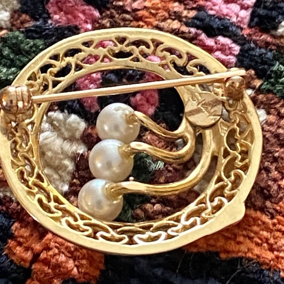 Lovely 14 kt Wreath Circle Pearl Yellow Gold Brooch Pin - Picture 7 of 7